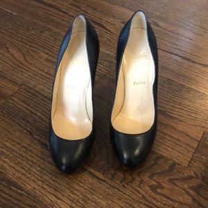 Black round toe Christian Louboutin Pumps